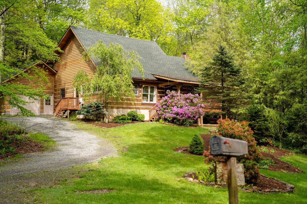 Laurelwood cabin exterior front