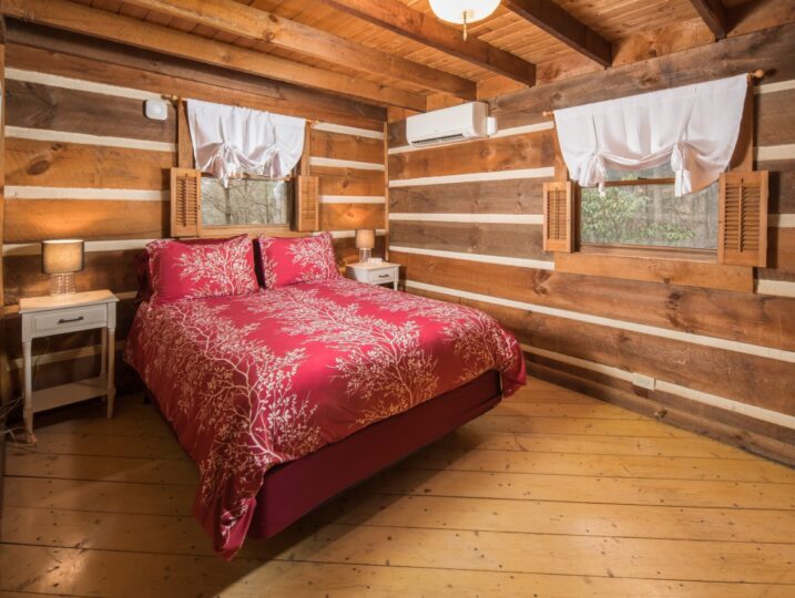 Bedroom Queen Bed Log Cabin Kradel's Kabins Tanglewood